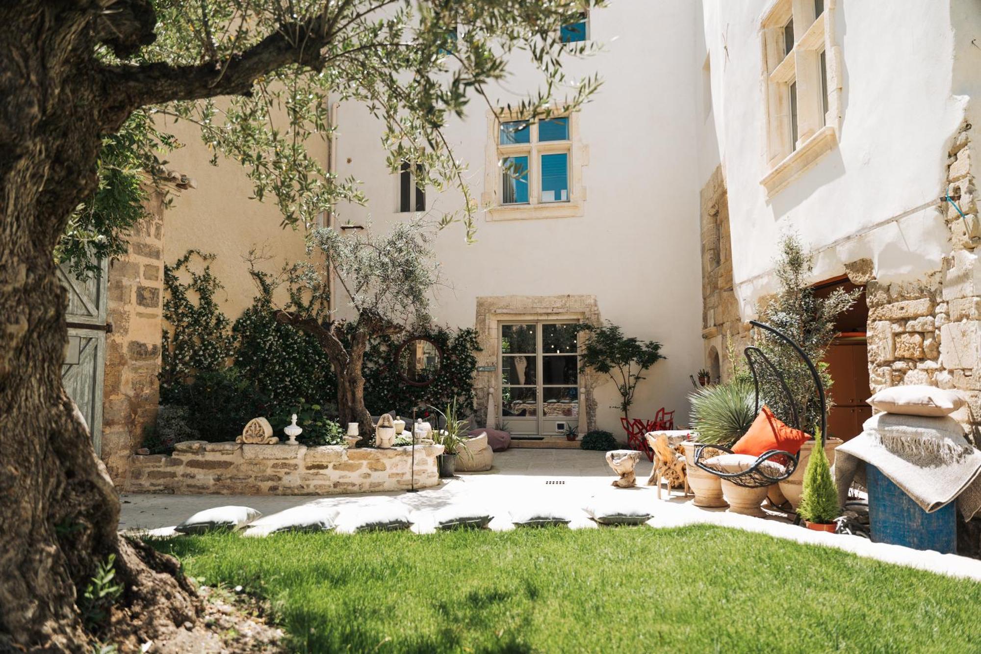 Palais Aoma, Hotel Particulier De Luxe En Provence LʼIsle-sur-la-Sorgue Exterior foto